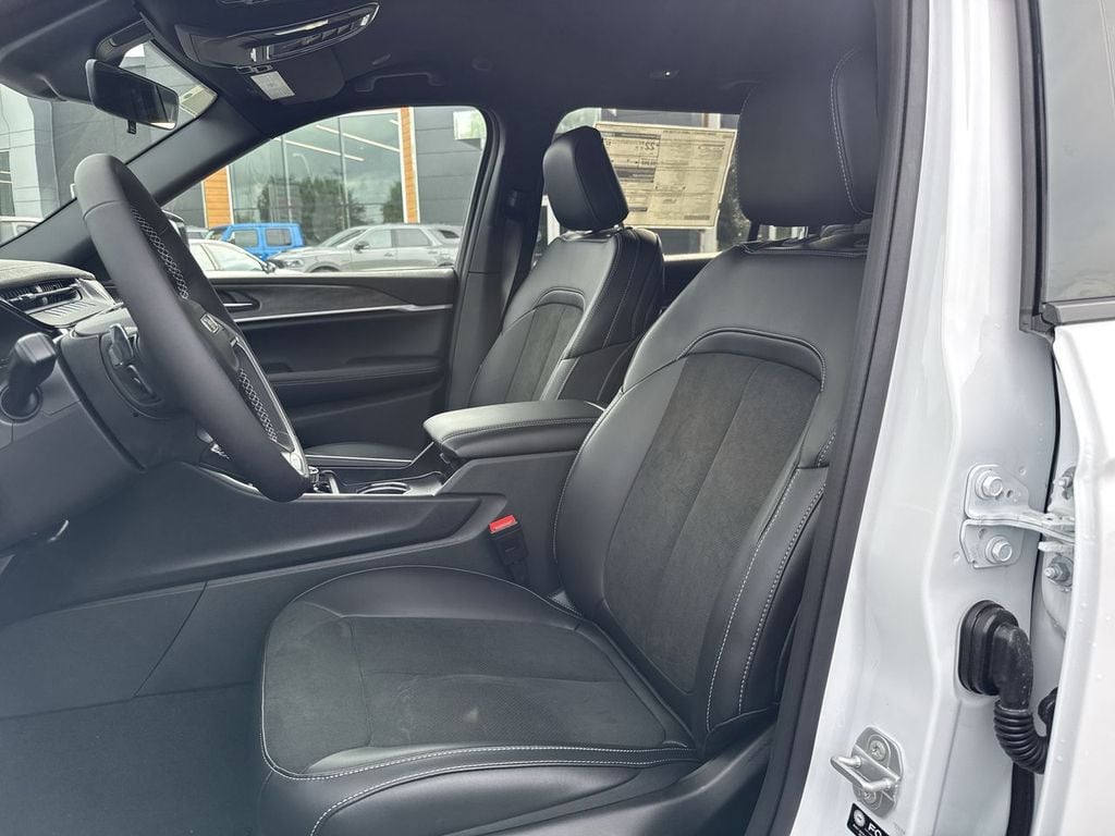 New 2026 Jeep Grand Cherokee L Altitude - photo - 22