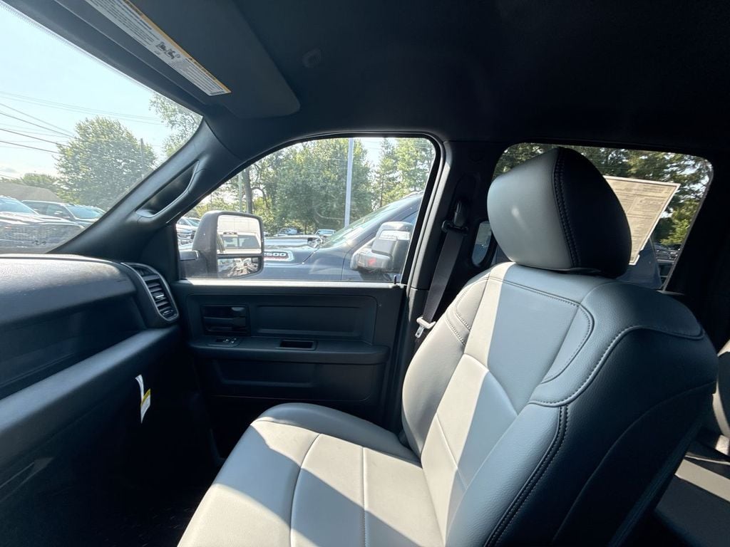New 2026 Ram 3500 Tradesman - photo - 27