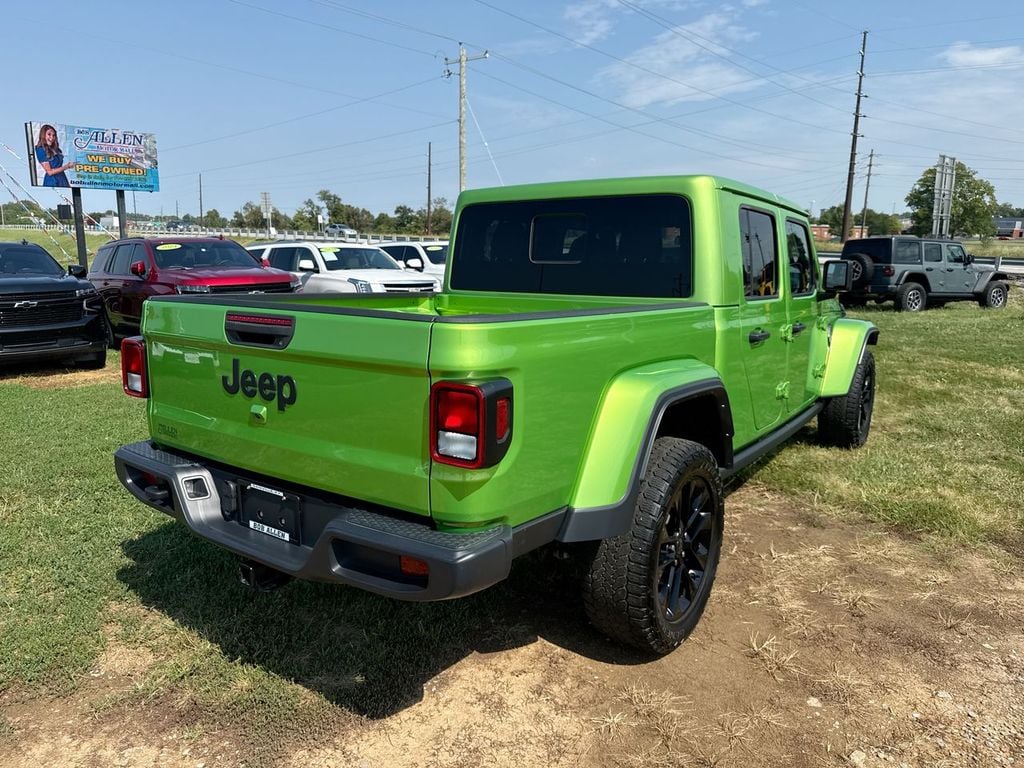 Pre-Owned 2025 Jeep Gladiator Nighthawk - photo - 12