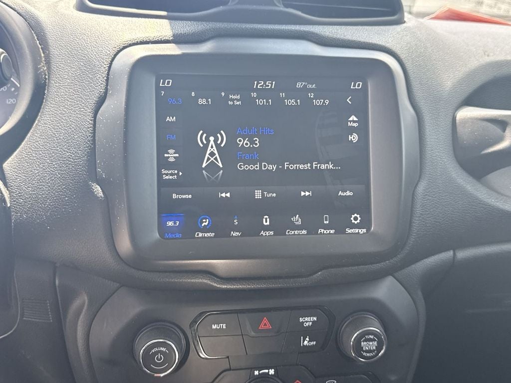 Pre-Owned 2021 Jeep Renegade Trailhawk - photo - 26
