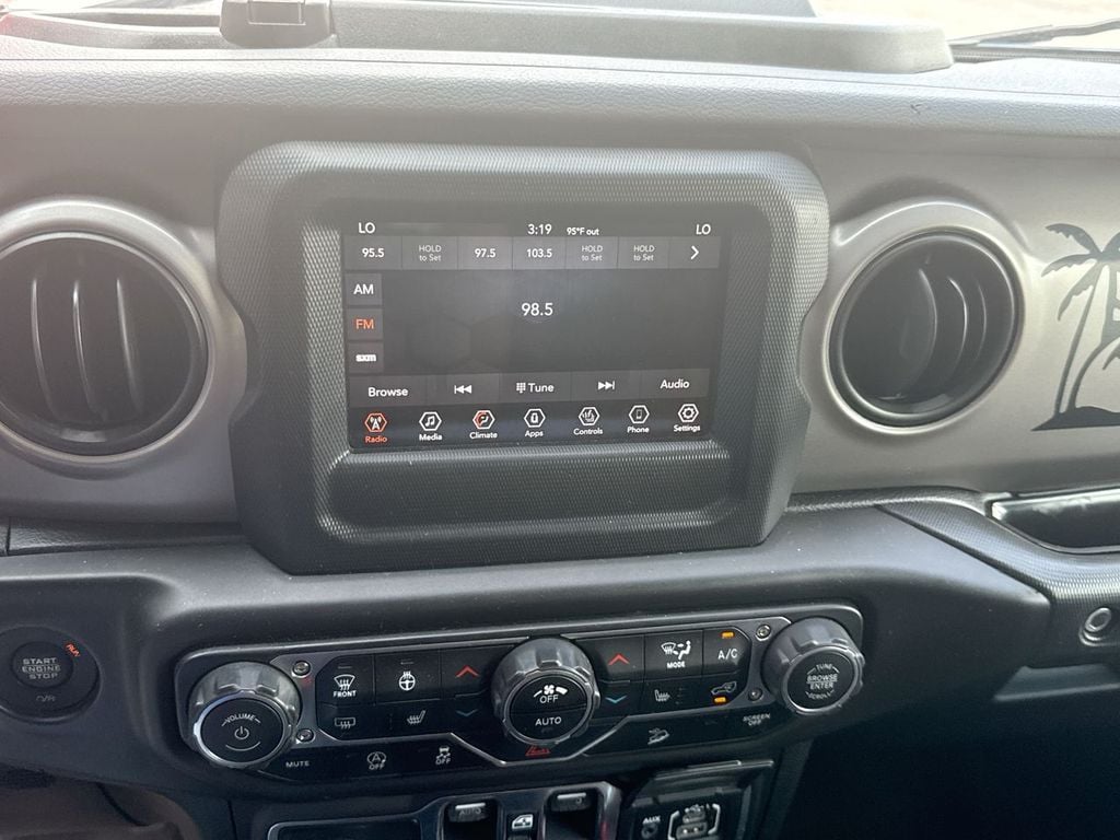 Pre-Owned 2018 Jeep Wrangler Unlimited Sport S - photo - 18