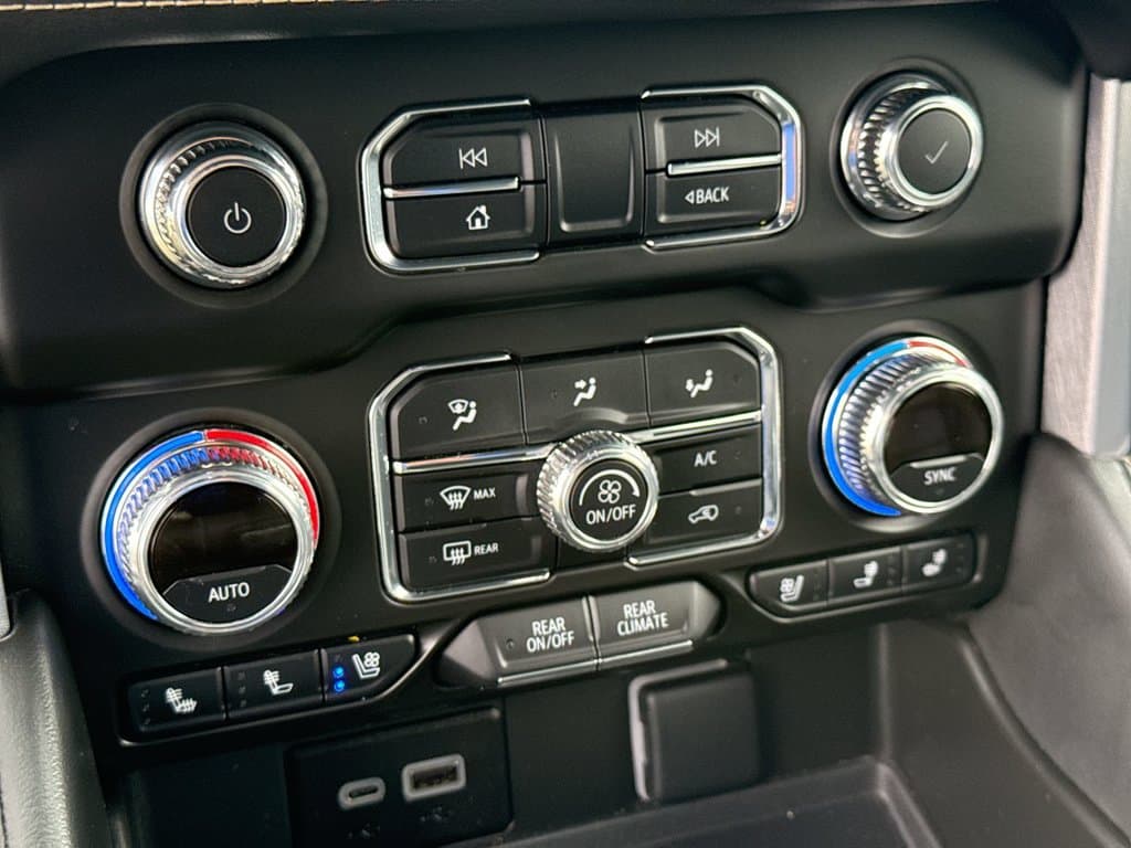 Pre-Owned 2024 GMC Yukon SLT - photo - 31