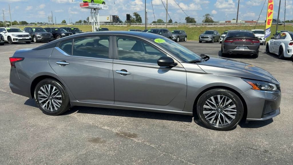 Pre-Owned 2025 Nissan Altima 2.5 SV - photo - 7