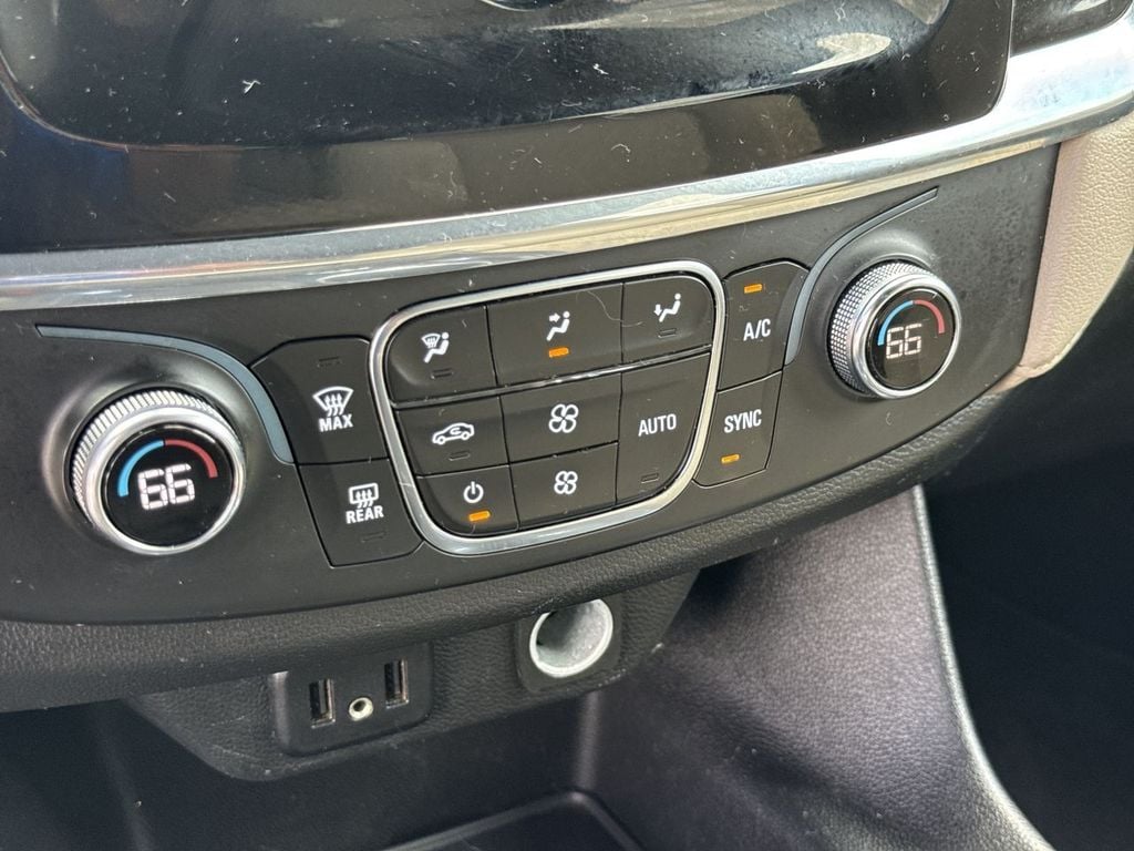 Pre-Owned 2023 Chevrolet Traverse LS - photo - 29