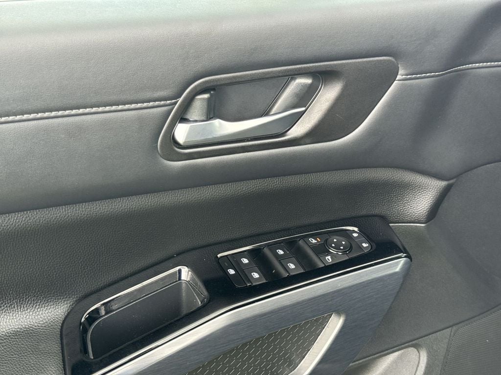 Pre-Owned 2024 Nissan Pathfinder SL - photo - 21
