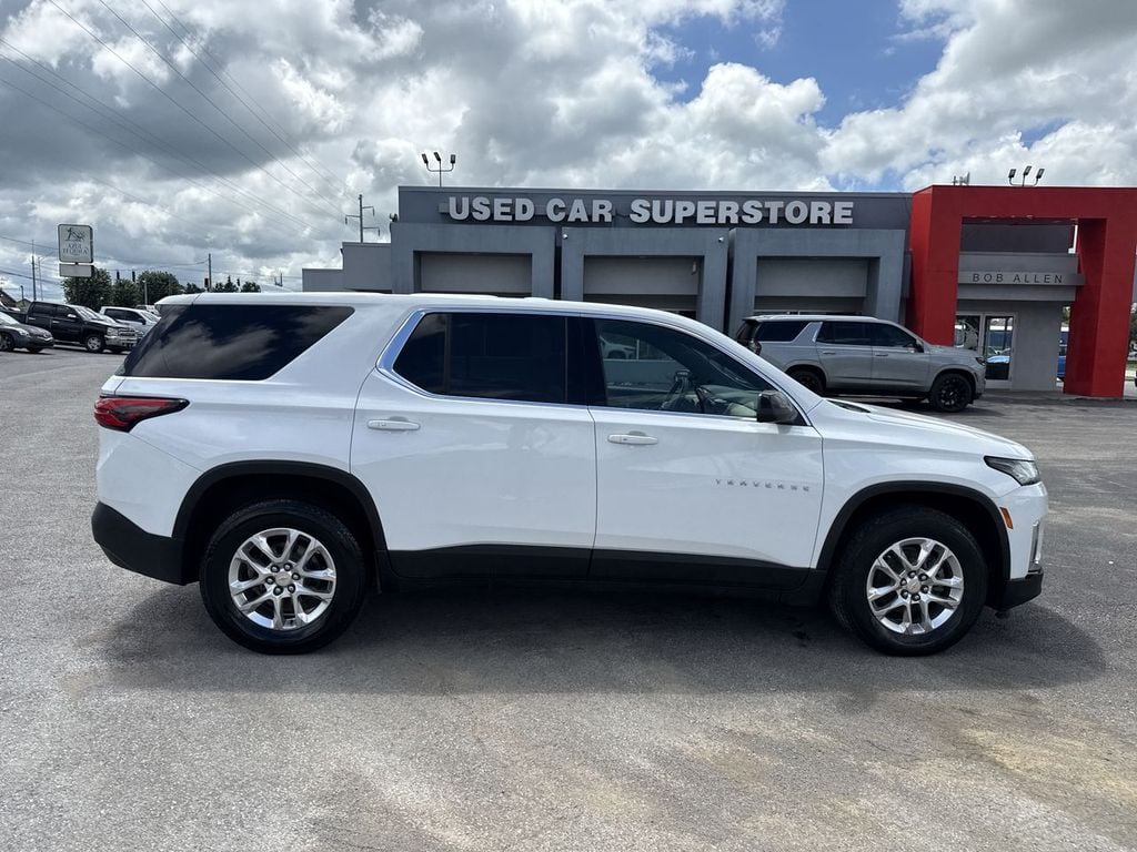 Pre-Owned 2023 Chevrolet Traverse LS - photo - 13