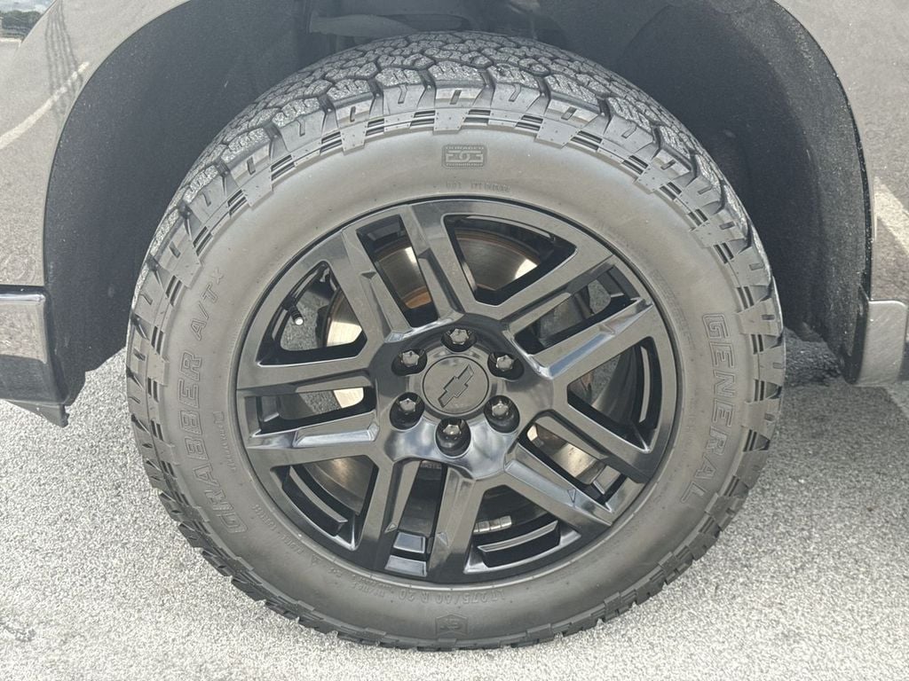 Pre-Owned 2022 Chevrolet Silverado 1500 RST - photo - 9