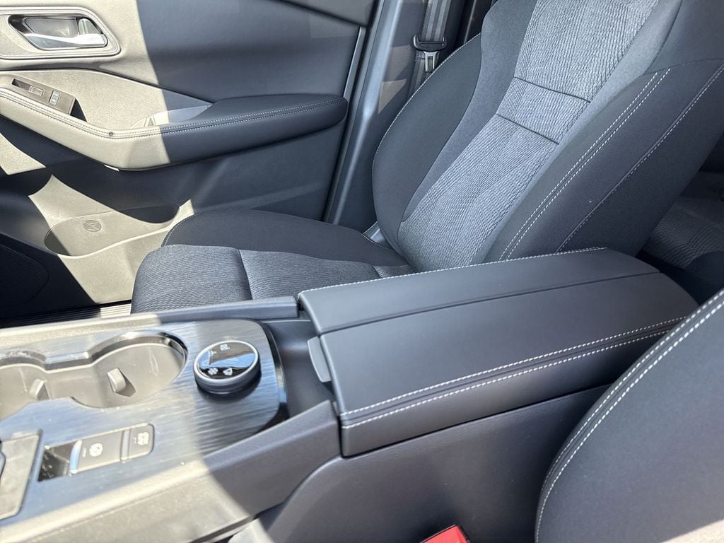 New 2026 Nissan Rogue SV - photo - 25