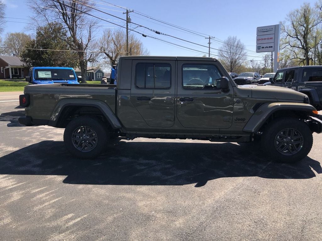 New 2026 Jeep Gladiator Sport S - photo - 5