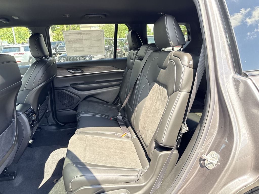 New 2026 Jeep Grand Cherokee L Altitude - photo - 20