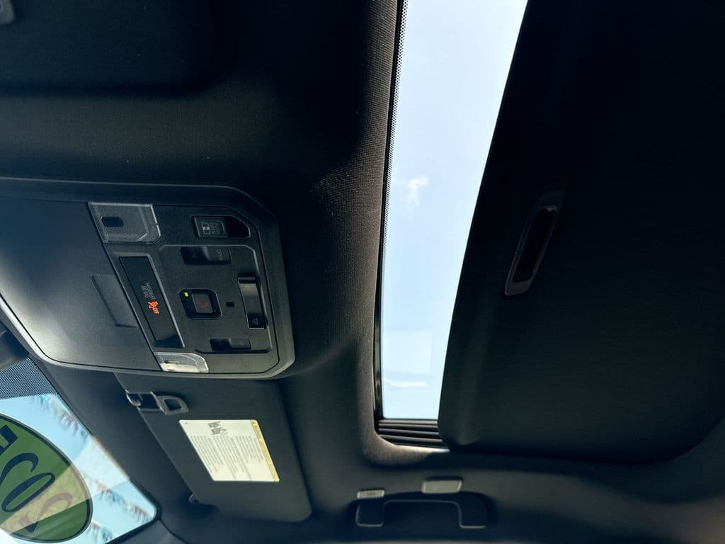 Pre-Owned 2025 Toyota Tacoma Hybrid TRD Sport - photo - 30