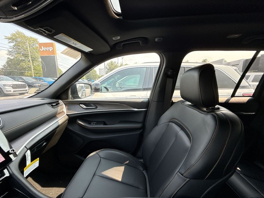New 2026 Jeep Grand Cherokee - photo - 31