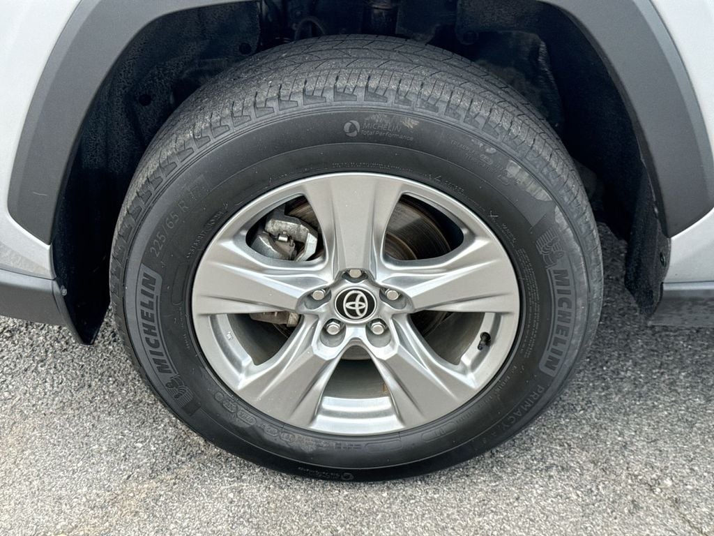 Pre-Owned 2024 Toyota RAV4 XLE - photo - 9