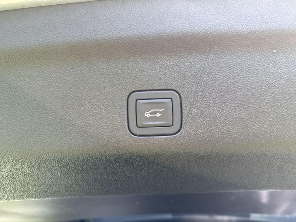 Pre-Owned 2025 Chevrolet Tahoe High Country - photo - 17