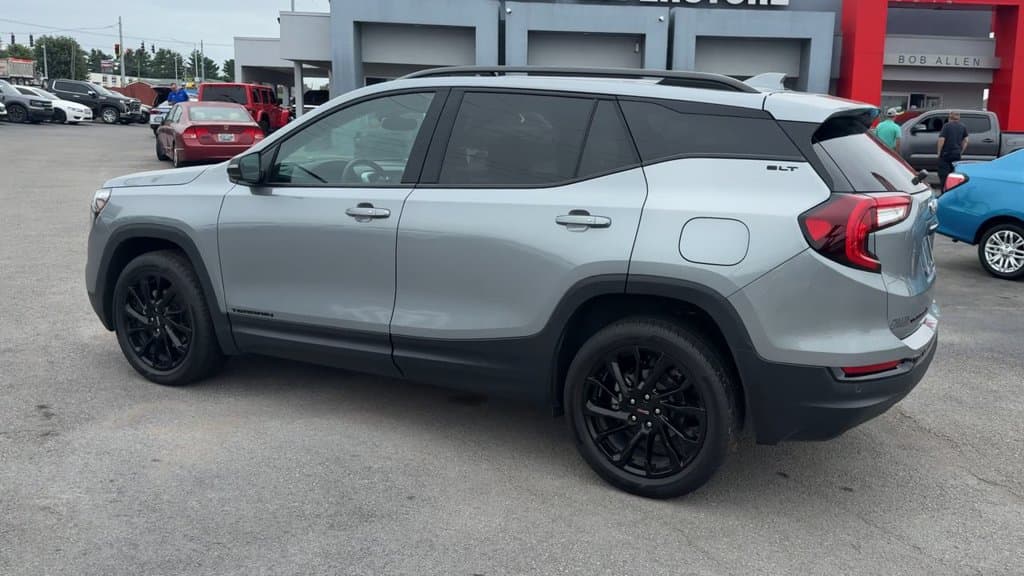 Pre-Owned 2024 GMC Terrain SLT - photo - 3