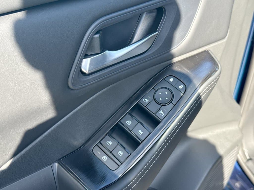 New 2026 Nissan Rogue SV - photo - 20