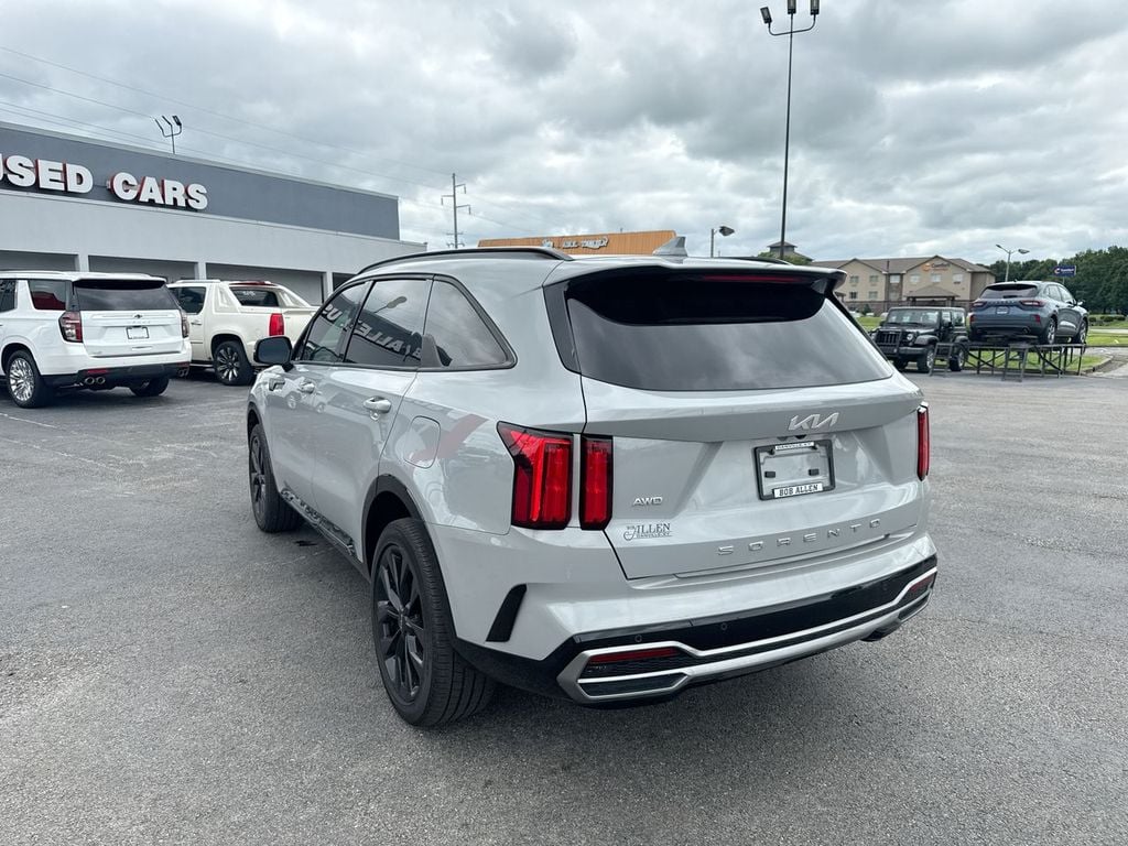 Pre-Owned 2022 Kia Sorento SX - photo - 11