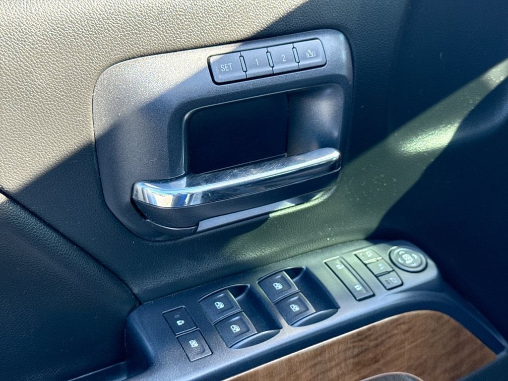 Pre-Owned 2015 Chevrolet Silverado 1500 LTZ - photo - 11