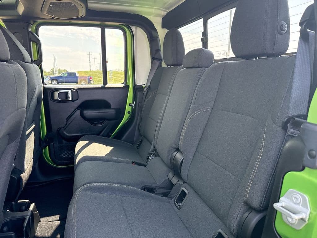 Pre-Owned 2025 Jeep Gladiator Nighthawk - photo - 18