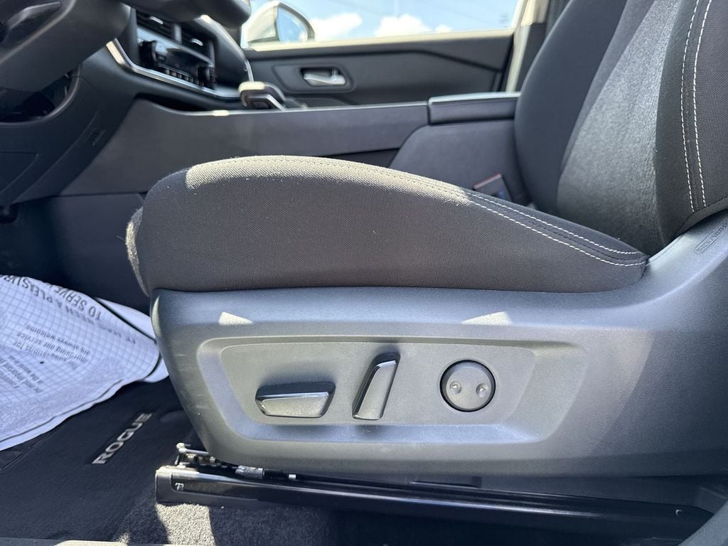 Pre-Owned 2026 Nissan Rogue SV - photo - 22