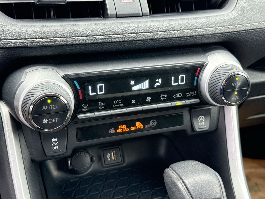 Pre-Owned 2024 Toyota RAV4 XLE - photo - 29