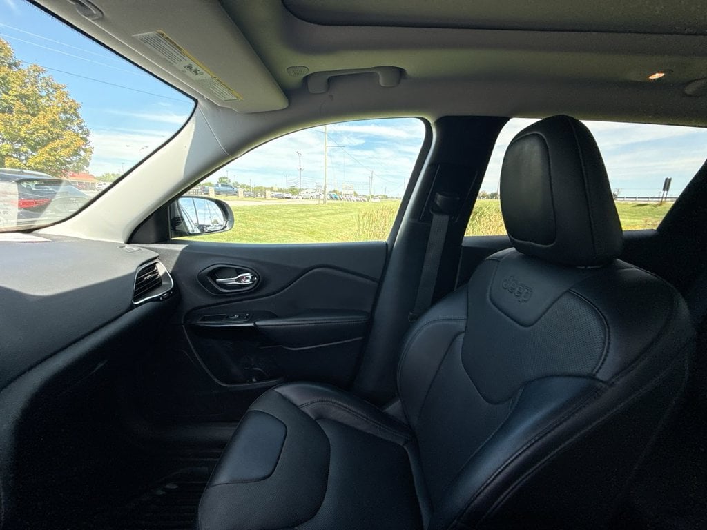 Pre-Owned 2022 Jeep Cherokee Latitude Lux - photo - 31