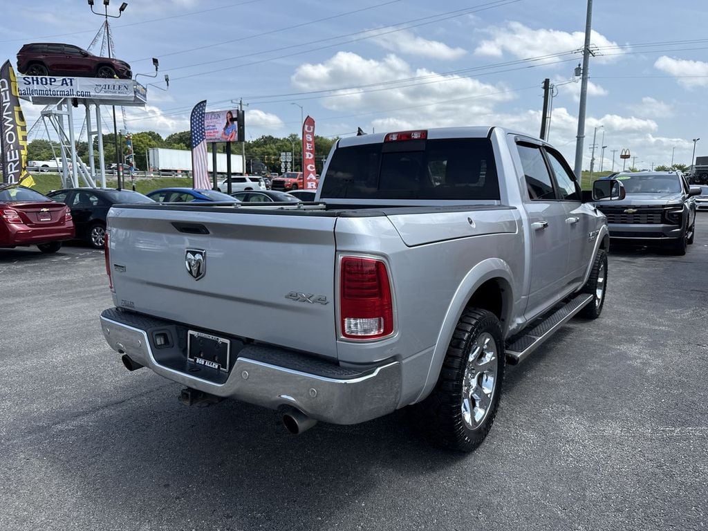 Pre-Owned 2017 Ram 1500 Laramie - photo - 4