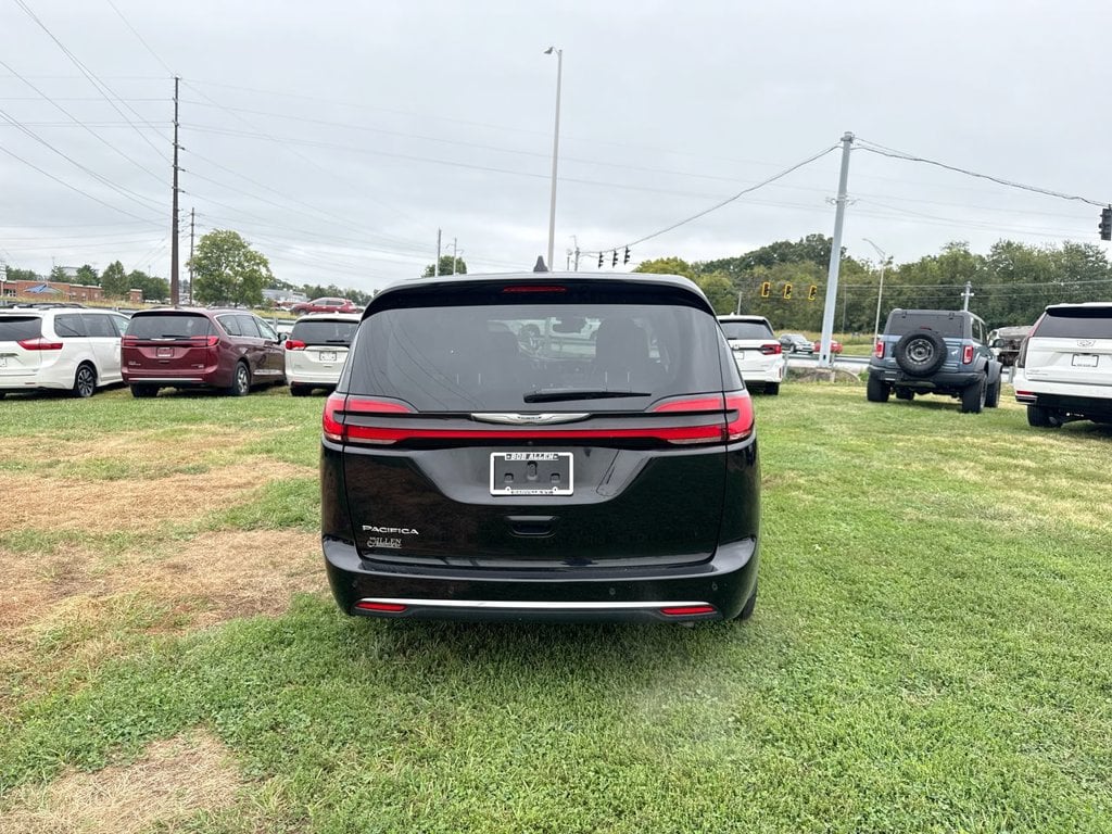 Pre-Owned 2024 Chrysler Pacifica Touring L - photo - 18