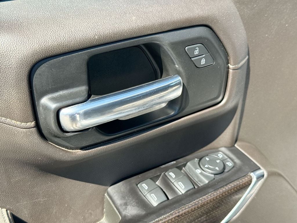 Pre-Owned 2020 Chevrolet Silverado 1500 RST - photo - 11