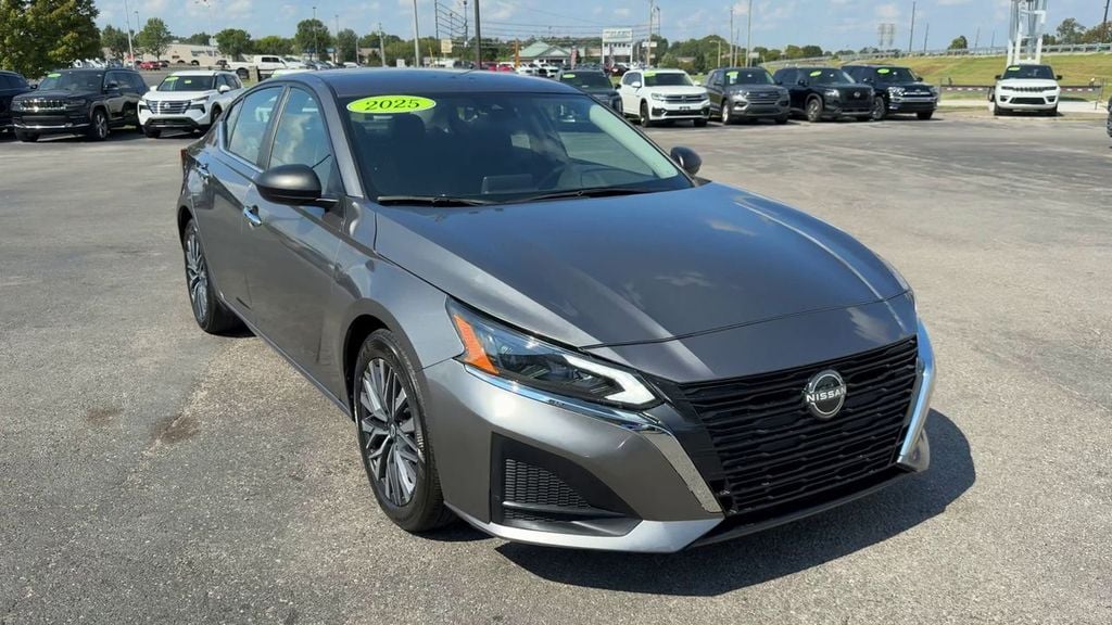 Pre-Owned 2025 Nissan Altima 2.5 SV - photo - 8