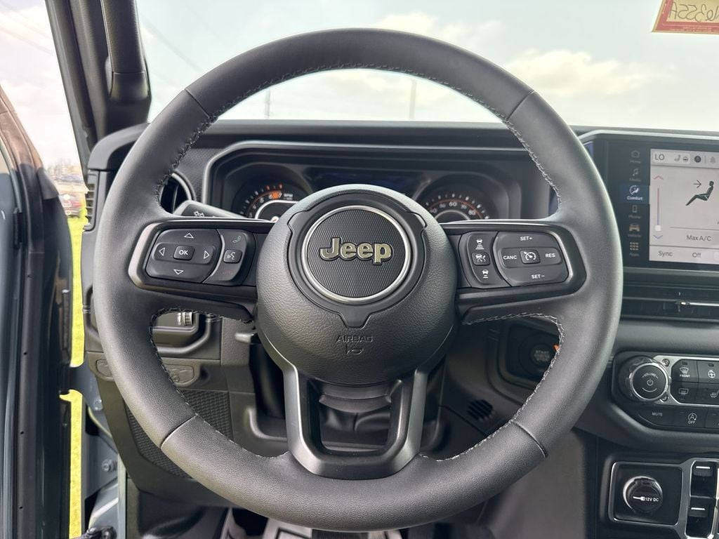 Pre-Owned 2025 Jeep Wrangler Rubicon - photo - 22