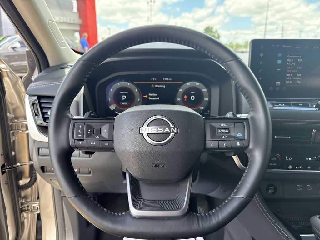 Pre-Owned 2025 Nissan Rogue Platinum - photo - 23