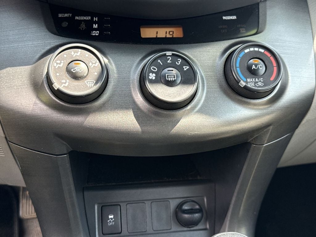 Pre-Owned 2012 Toyota RAV4 Base - photo - 19