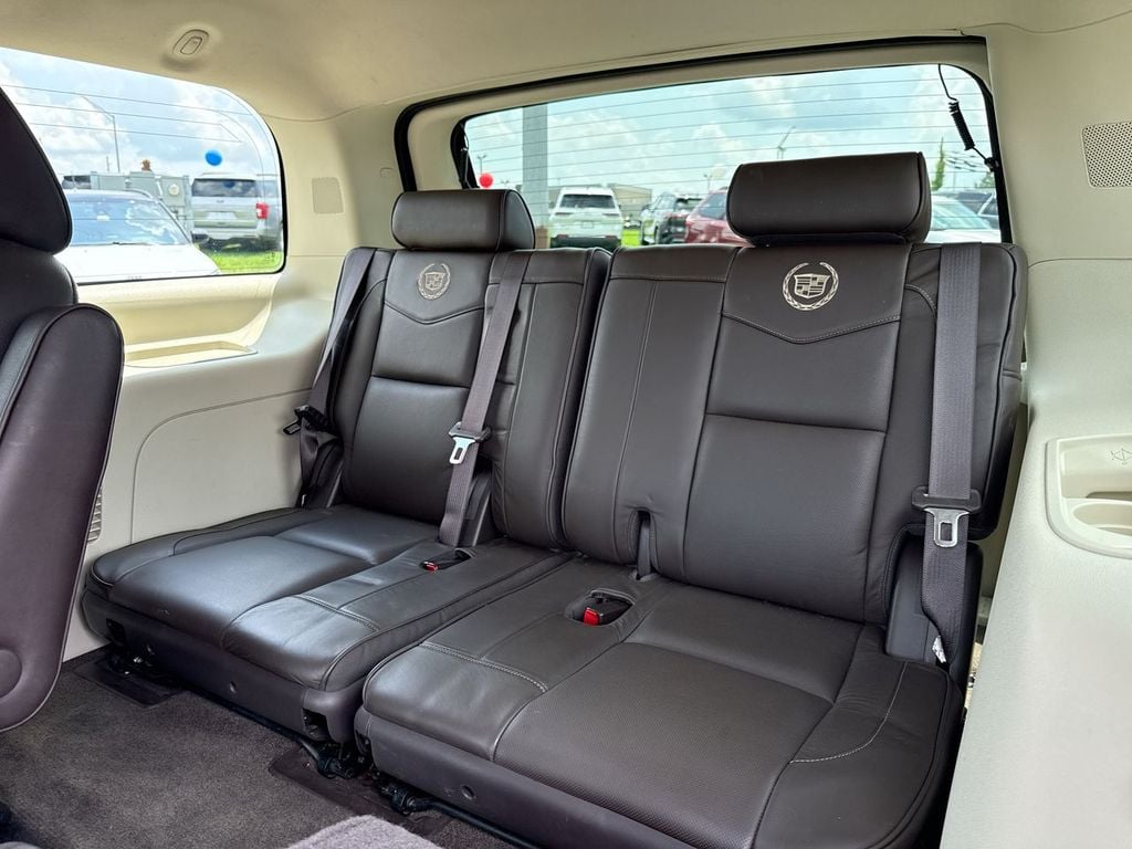 Pre-Owned 2014 Cadillac Escalade Platinum Edition - photo - 11