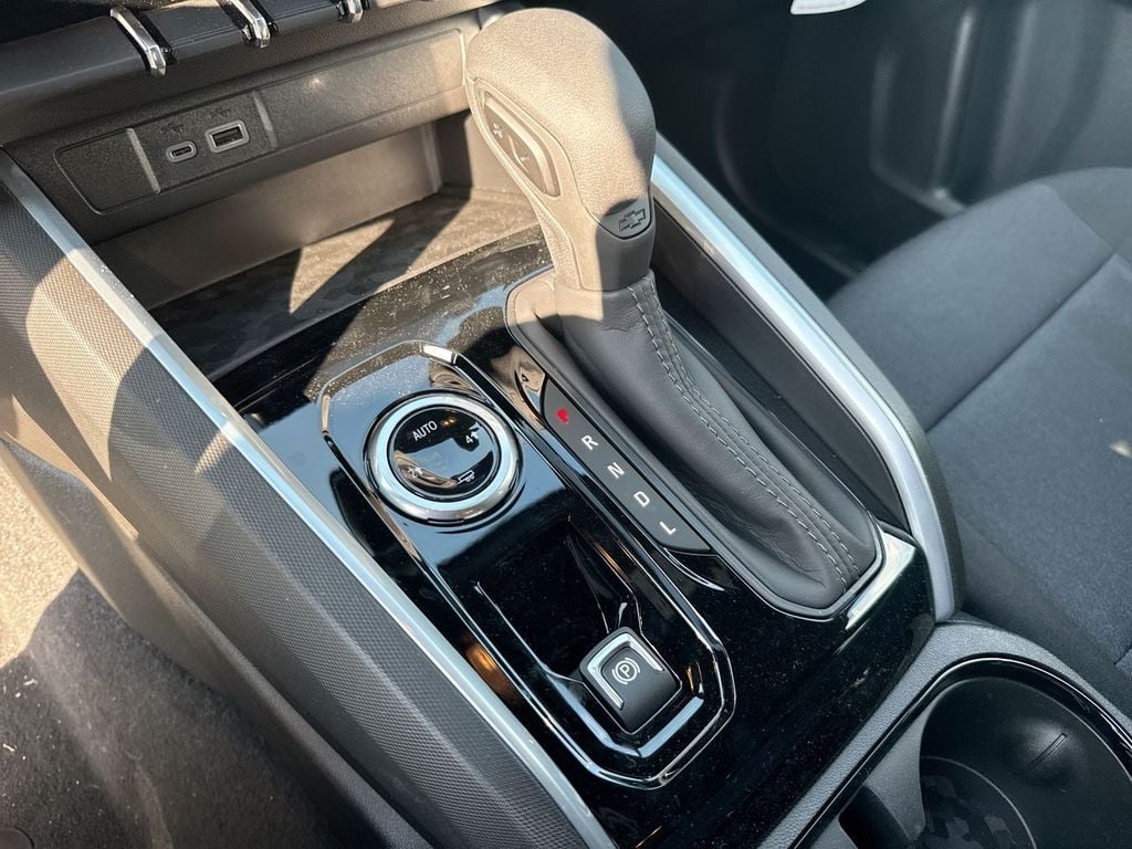 Pre-Owned 2026 Chevrolet Colorado Work Truck - photo - 25