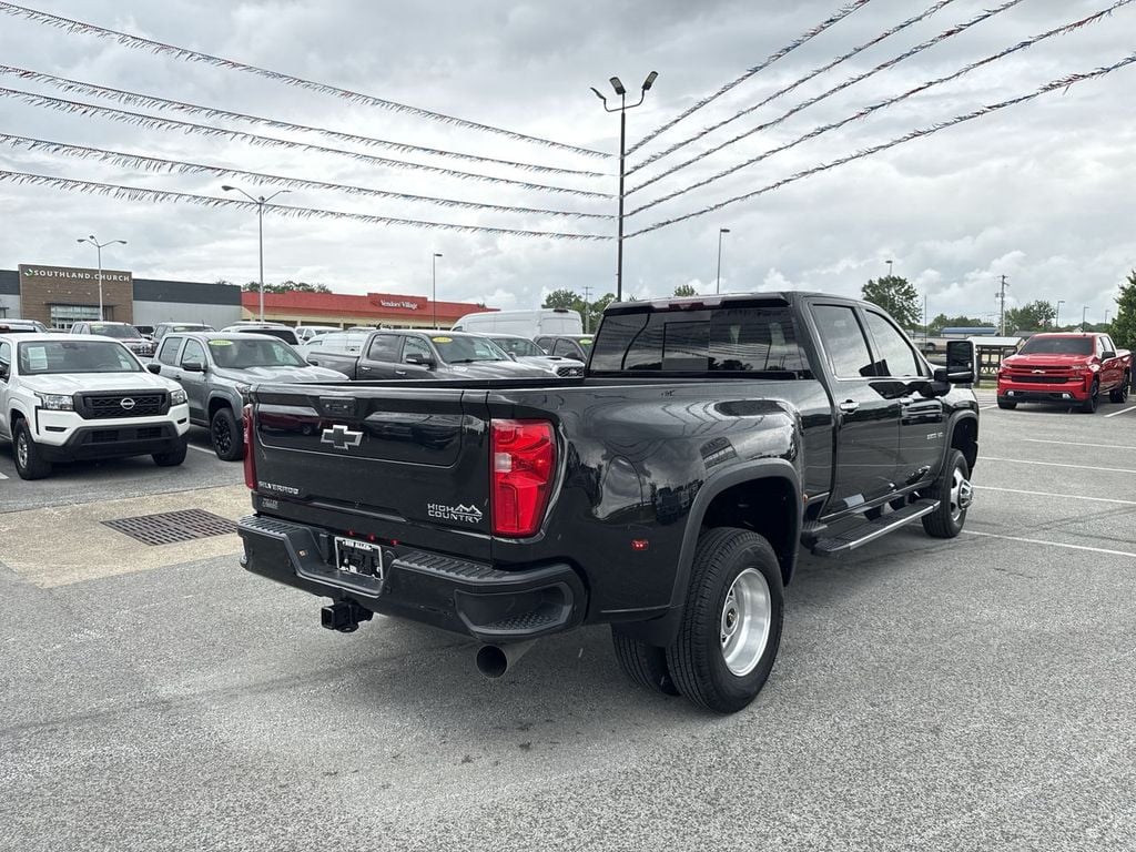 Pre-Owned 2023 Chevrolet Silverado 3500HD High Country - photo - 12