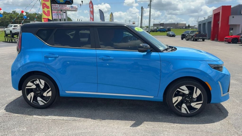 Pre-Owned 2024 Kia Soul GT-Line - photo - 7