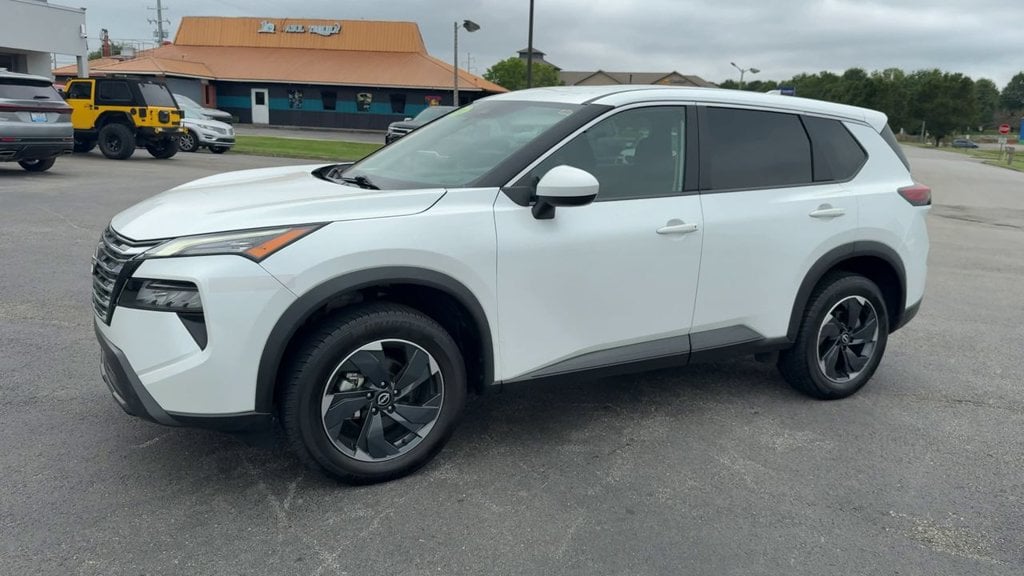 Pre-Owned 2024 Nissan Rogue SV - photo - 2