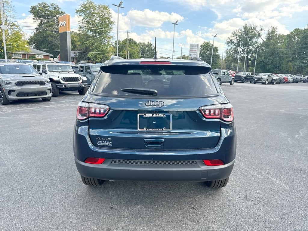 New 2026 Jeep Compass Latitude - photo - 17