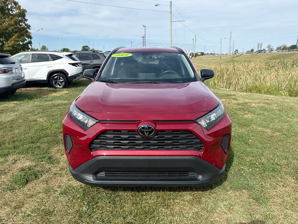 Pre-Owned 2021 Toyota RAV4 LE - photo - 15