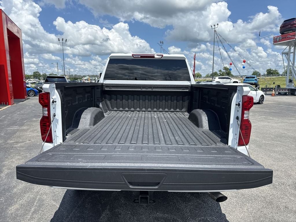 Pre-Owned 2026 Chevrolet Silverado 2500HD Custom - photo - 16