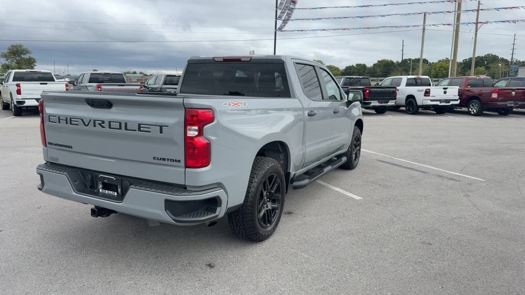 Pre-Owned 2024 Chevrolet Silverado 1500 Custom - photo - 5