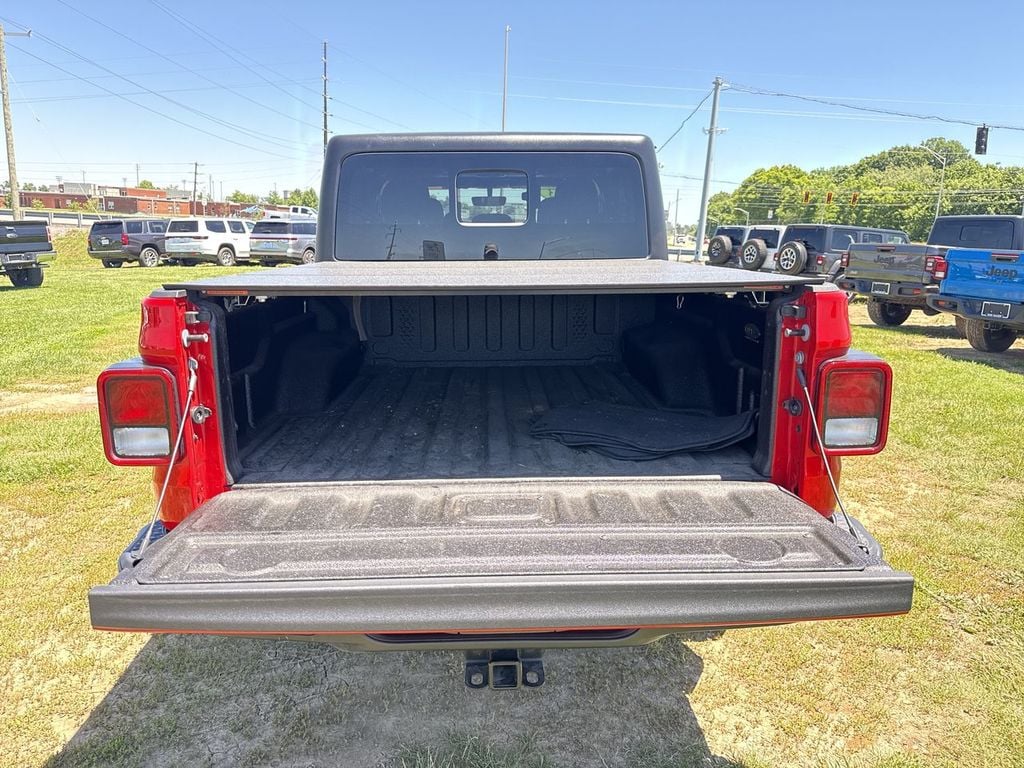 Pre-Owned 2023 Jeep Gladiator Sport S - photo - 16