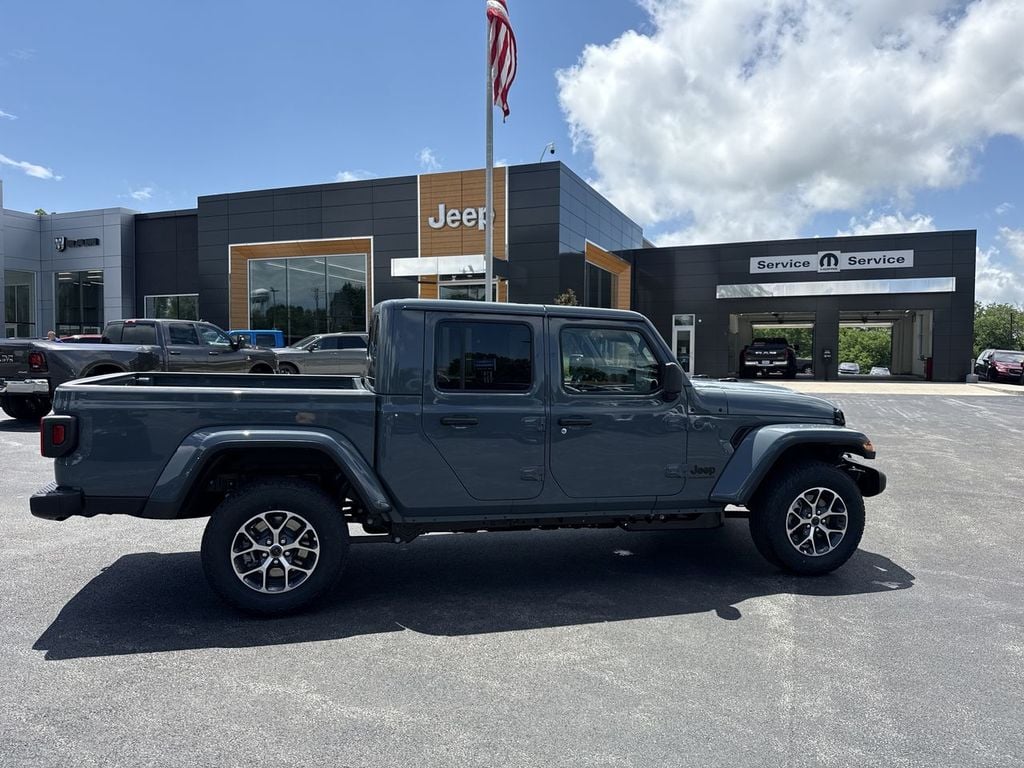 New 2026 Jeep Gladiator Sport S - photo - 13