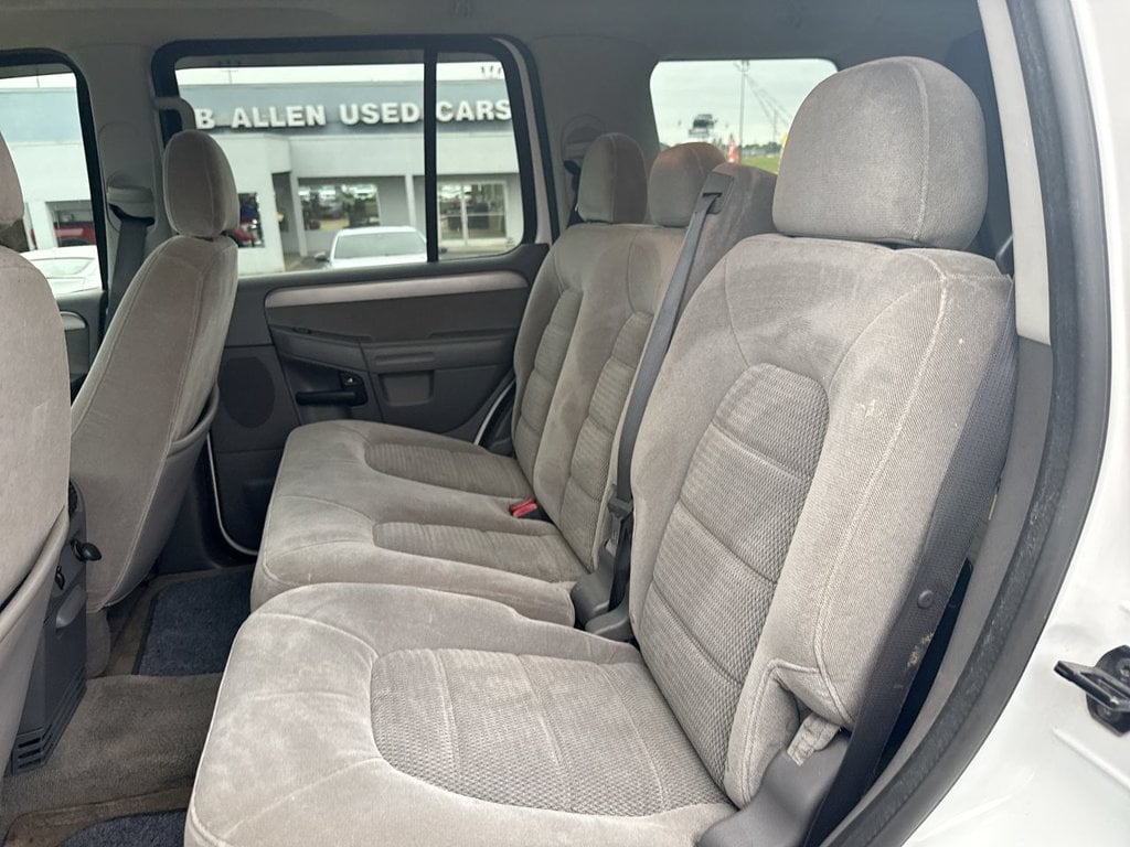 Pre-Owned 2004 Ford Explorer XLT - photo - 10