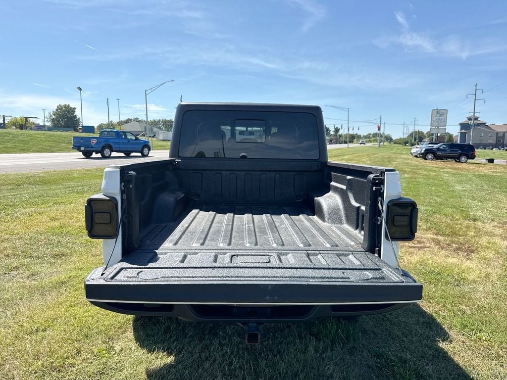 Pre-Owned 2023 Jeep Gladiator Sport S - photo - 16