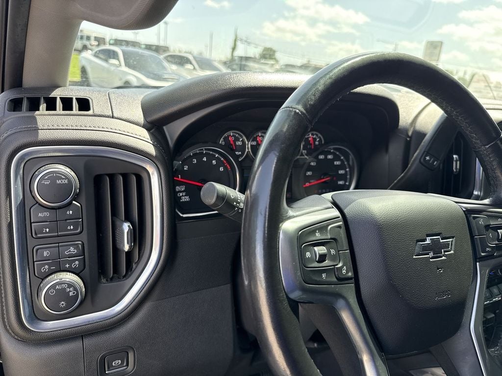 Pre-Owned 2020 Chevrolet Silverado 1500 RST - photo - 17
