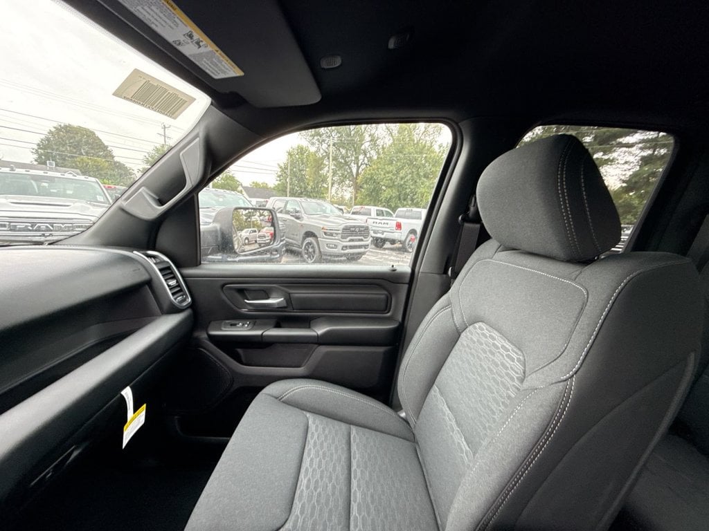 New 2026 Ram 1500 Express - photo - 29