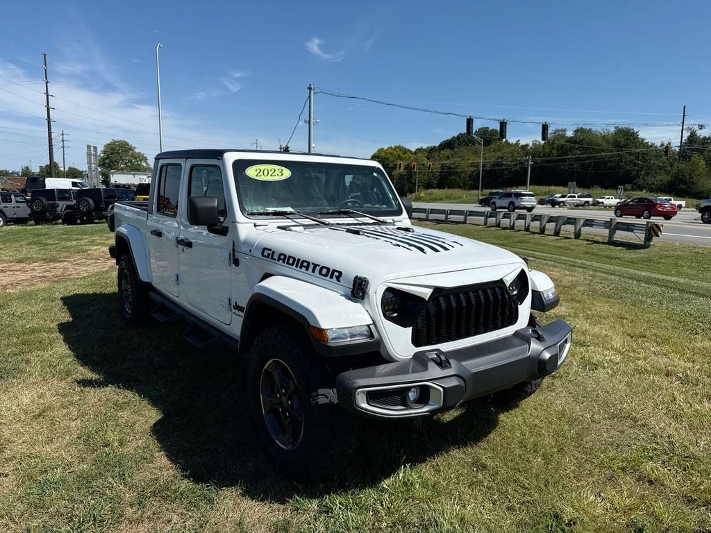 Pre-Owned 2023 Jeep Gladiator Sport S - photo - 14