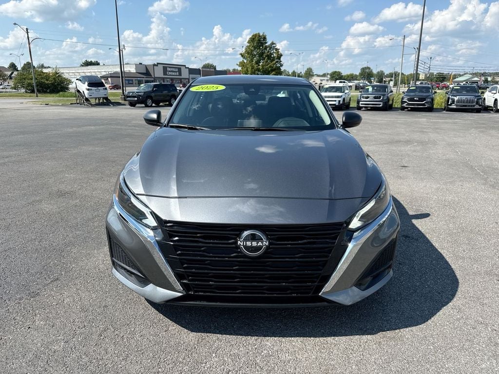 Pre-Owned 2025 Nissan Altima 2.5 SV - photo - 15